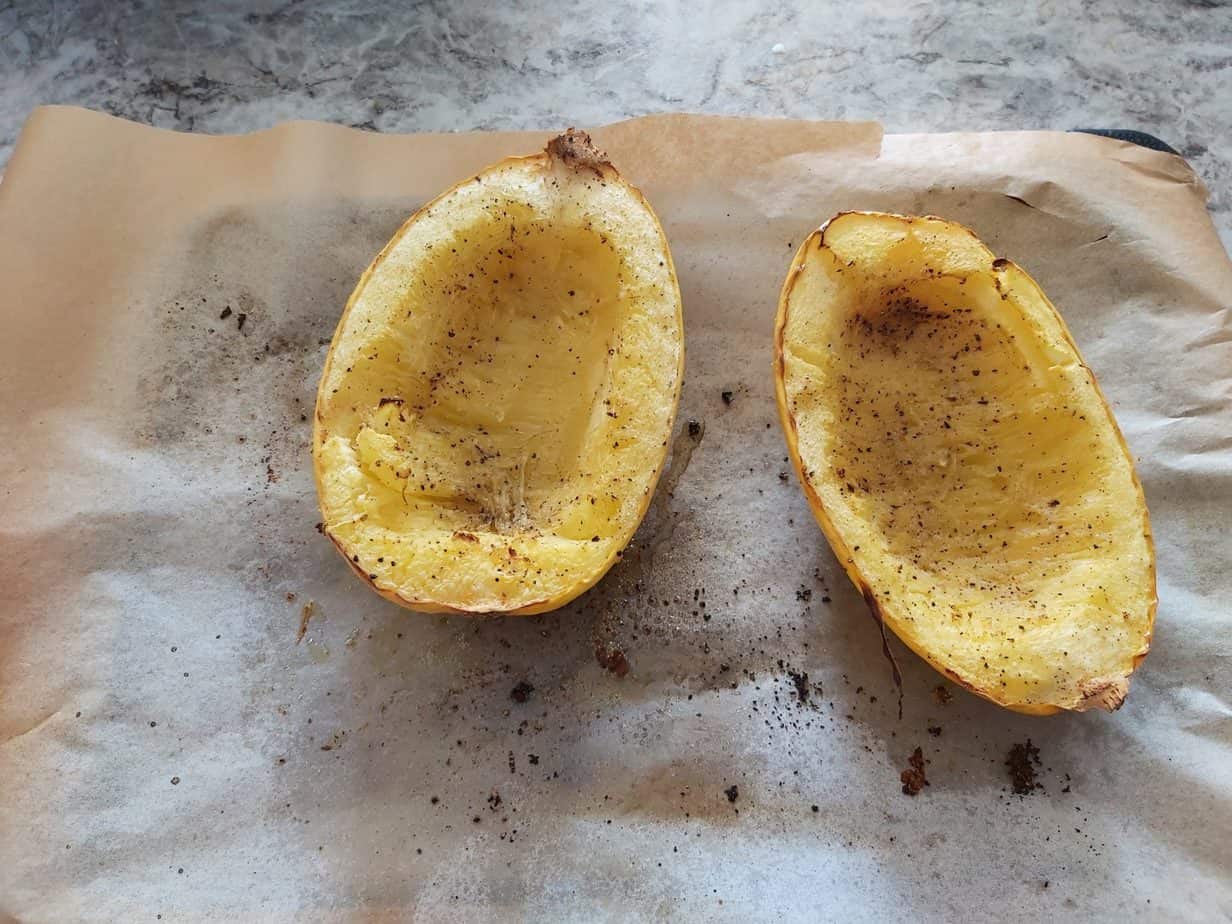 EASY VEGAN SPAGHETTI SQUASH