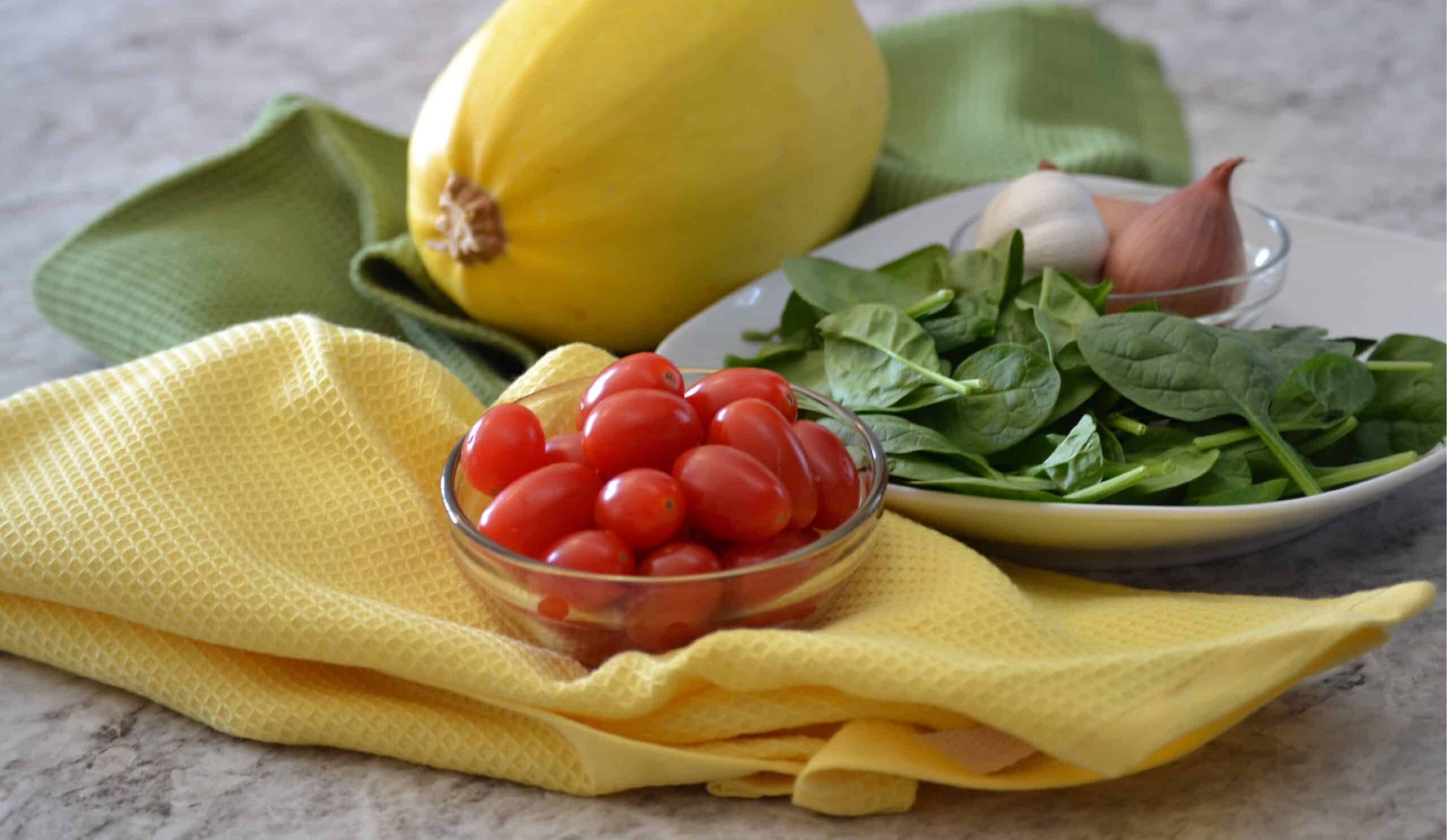 EASY VEGAN SPAGHETTI SQUASH