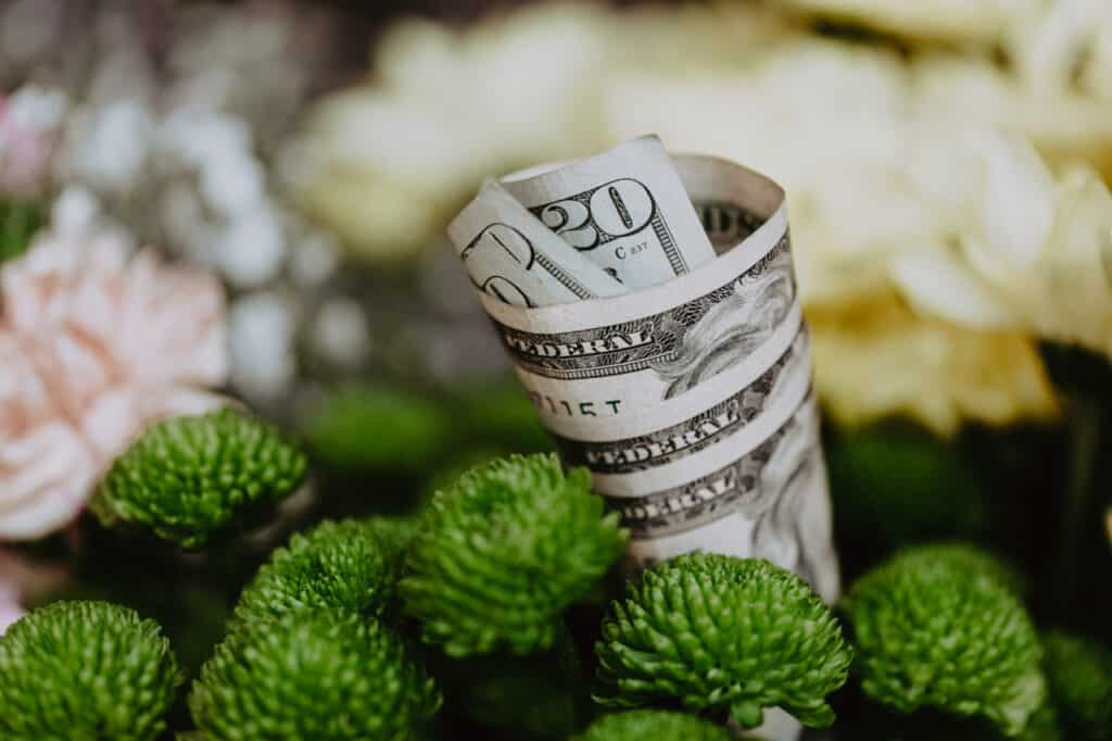 11 EASY MONEY SAVING TIPS FOR A RICH FRUGAL LIFE