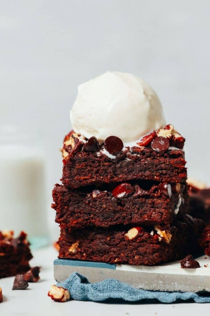 Fudgy Sweet Potato Brownies (V/GF) @ Minimalist Baker