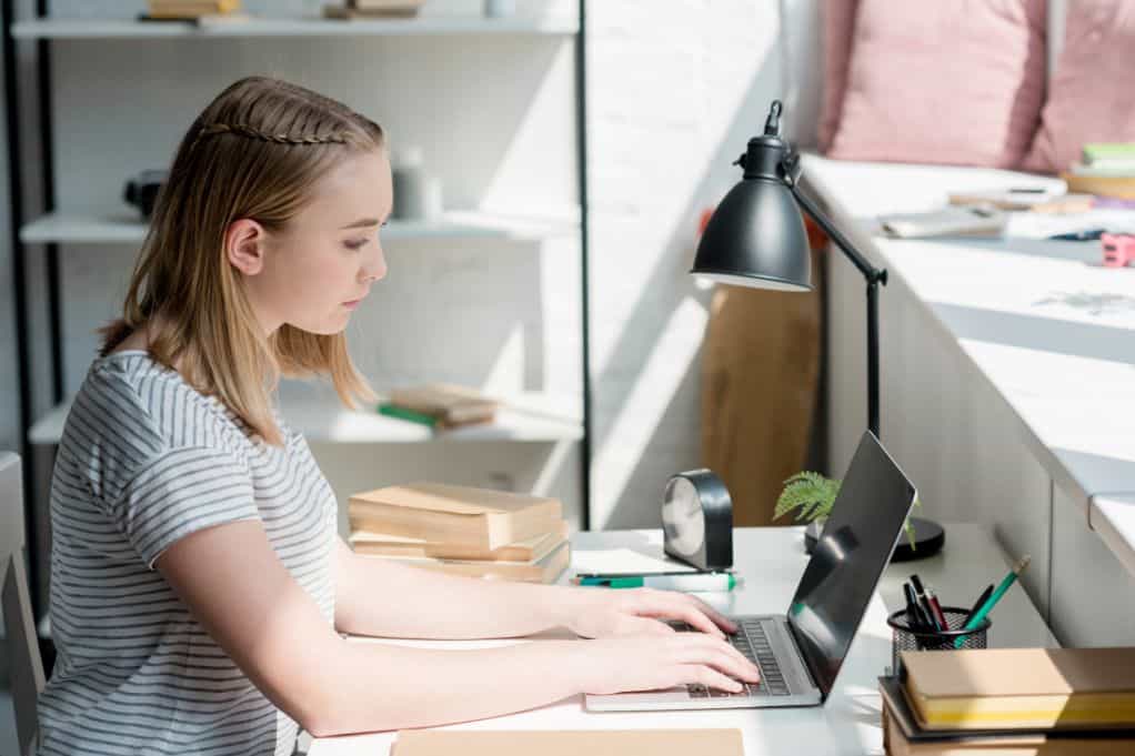 teen working at desk to make money as a 13 year old