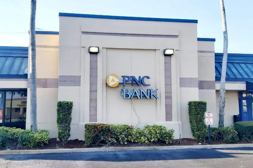 PNC routing number: exterior of a PNC Bank